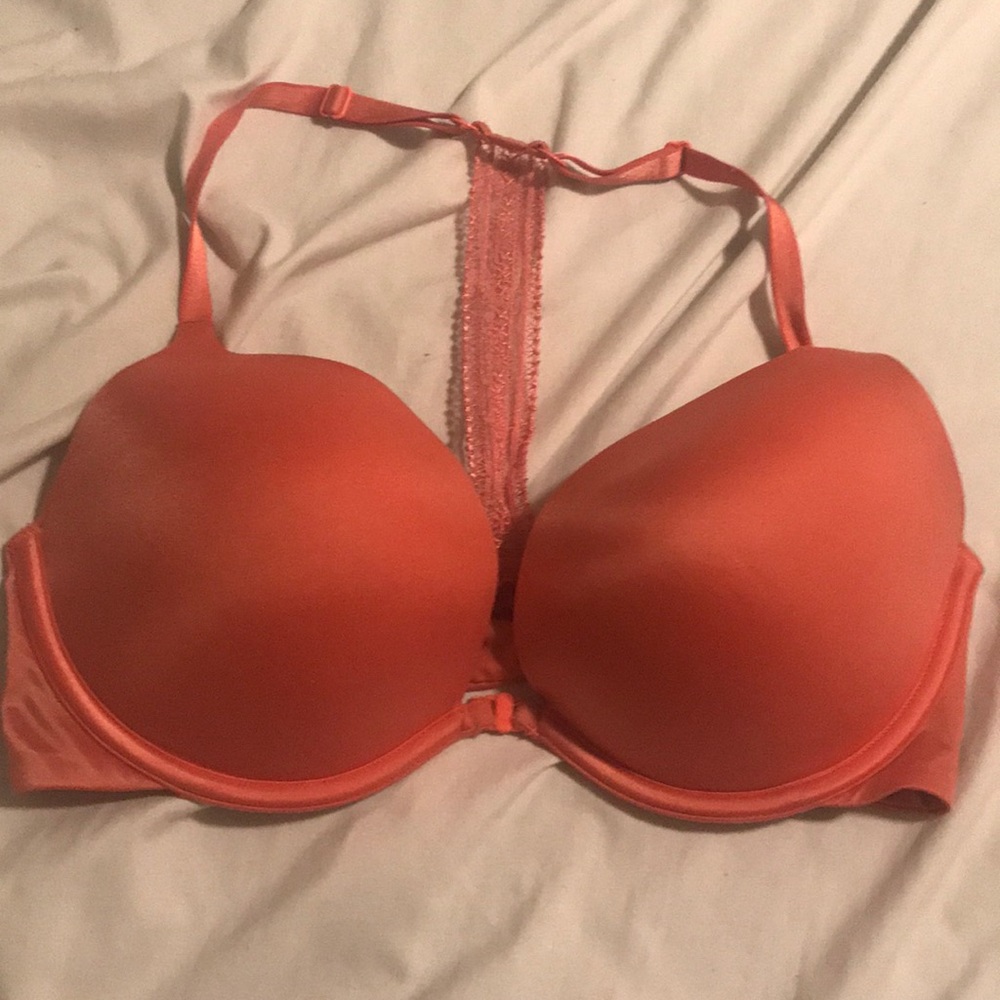 Victoria’s Secret 34DD bra
